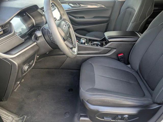 2023 Jeep Grand Cherokee Laredo 4x4