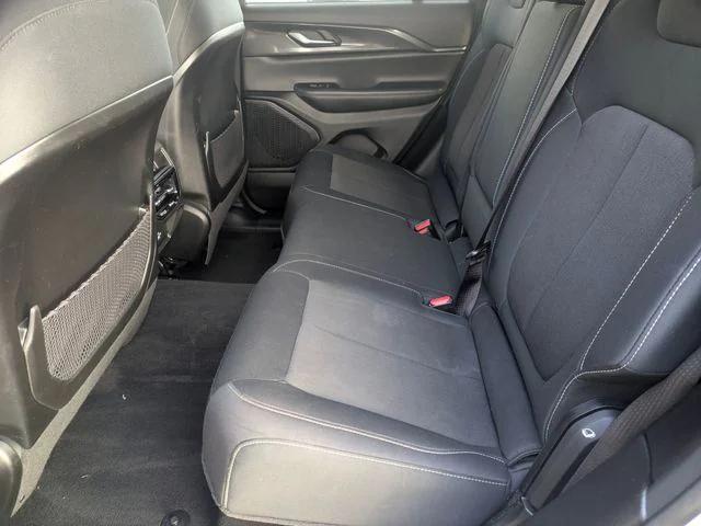 2023 Jeep Grand Cherokee Laredo 4x4