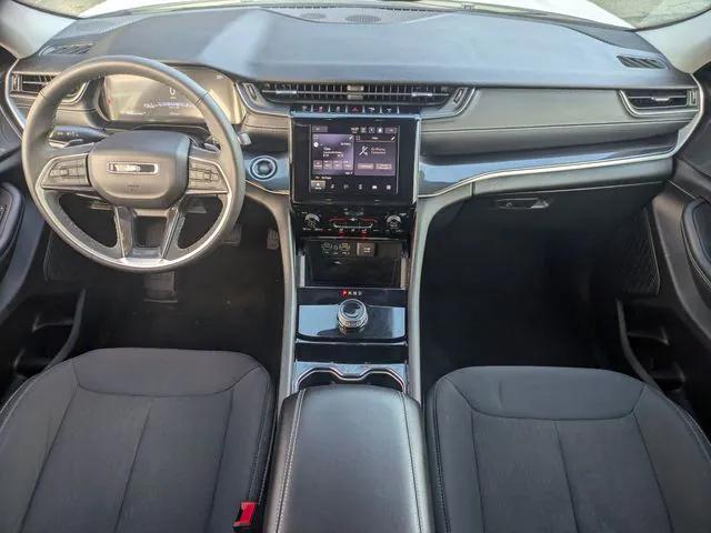 2023 Jeep Grand Cherokee Laredo 4x4