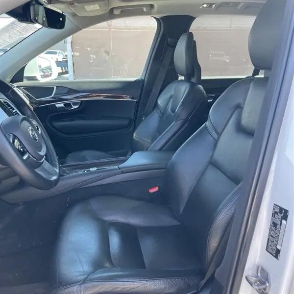 2016 Volvo XC90 T5 Momentum