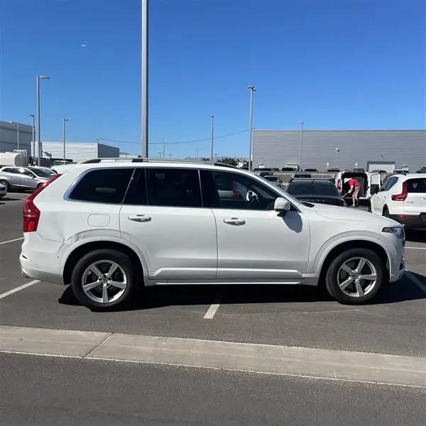 2016 Volvo XC90 T5 Momentum