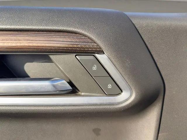 2022 Chevrolet Silverado 1500 4WD Crew Cab Short Bed RST