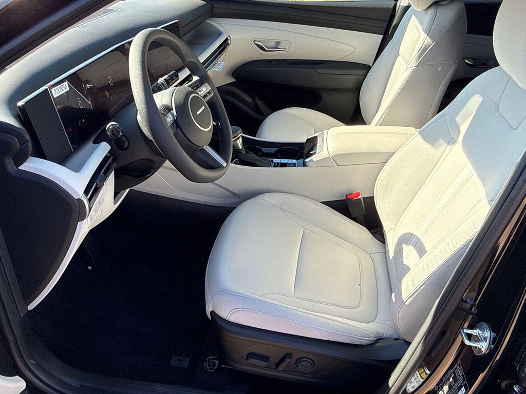 New 2026 Phantom Black HYUNDAI SEL FWD image 10
