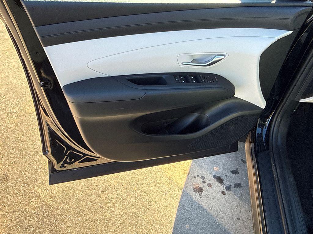 New 2026 Phantom Black HYUNDAI SEL FWD image 11