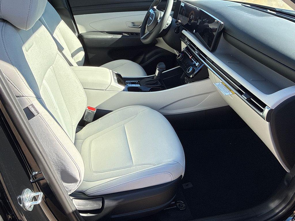 New 2026 Phantom Black HYUNDAI SEL FWD image 14