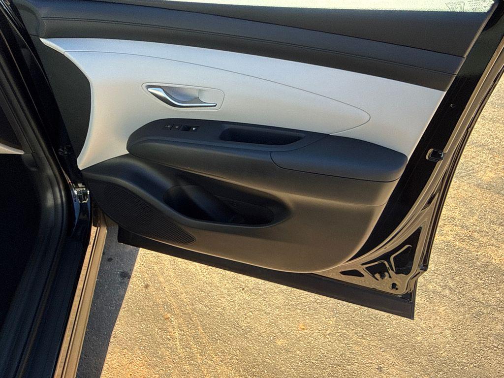 New 2026 Phantom Black HYUNDAI SEL FWD image 15
