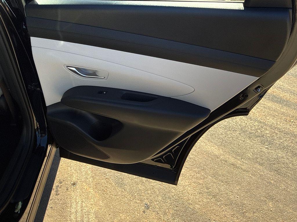 New 2026 Phantom Black HYUNDAI SEL FWD image 17