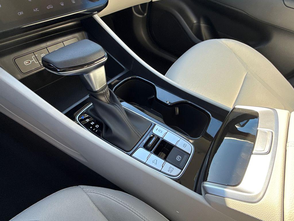 New 2026 Phantom Black HYUNDAI SEL FWD image 31