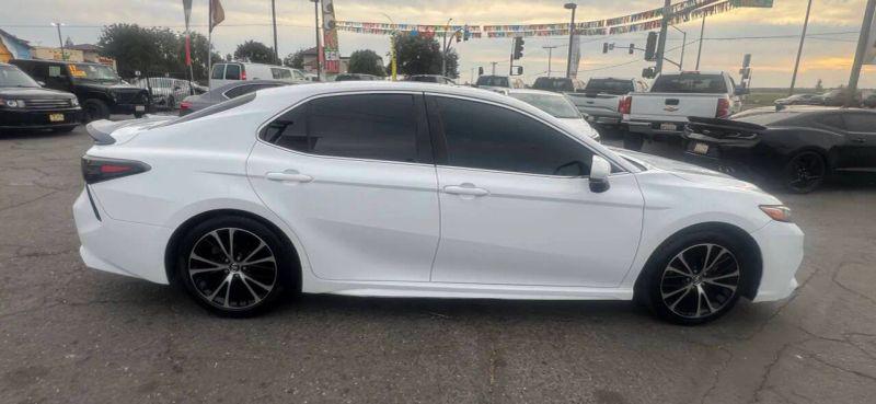 2018 Toyota Camry SE