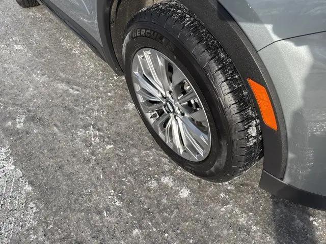 2024 Cadillac XT4 AWD Premium Luxury