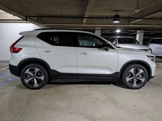 2026 Volvo XC40 Plus, B5 AWD Gas (mild hybrid), Dark