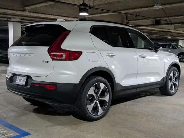 2026 Volvo XC40 Plus, B5 AWD Gas (mild hybrid), Dark