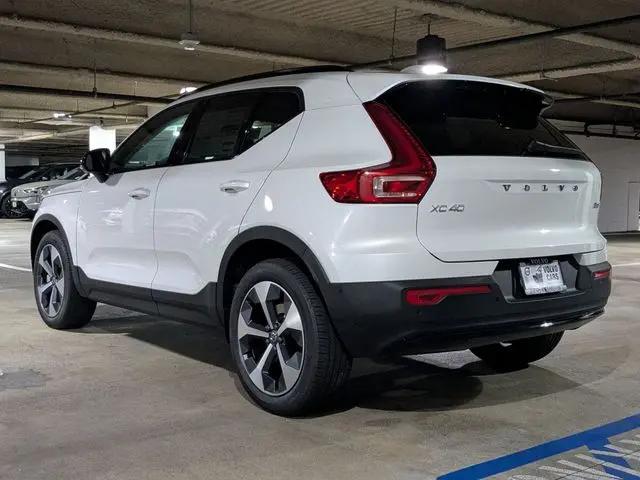 2026 Volvo XC40 Plus, B5 AWD Gas (mild hybrid), Dark