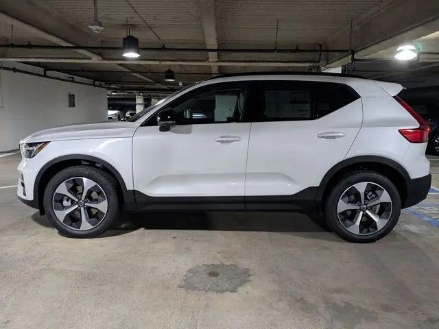 2026 Volvo XC40 Plus, B5 AWD Gas (mild hybrid), Dark