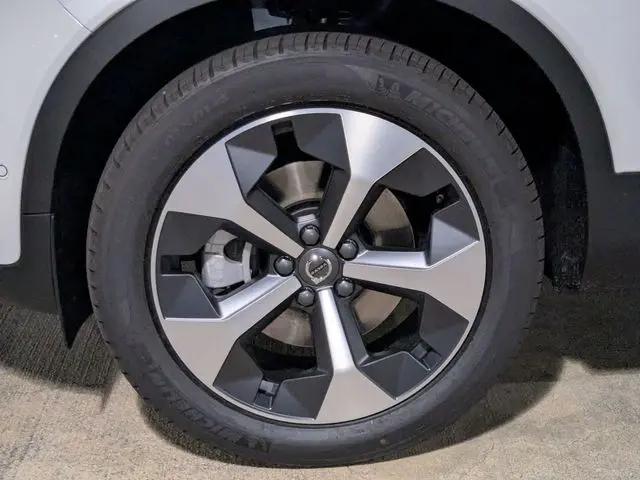 2026 Volvo XC40 Plus, B5 AWD Gas (mild hybrid), Dark