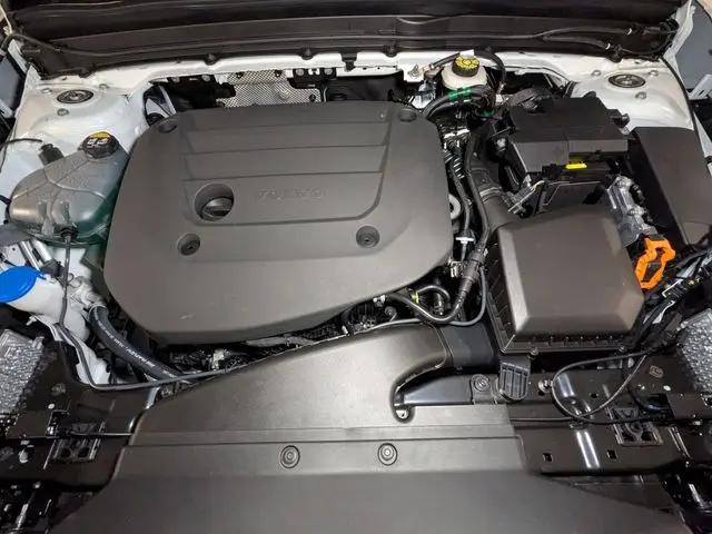 2026 Volvo XC40 Plus, B5 AWD Gas (mild hybrid), Dark
