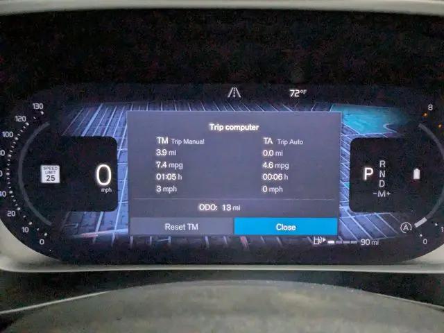 2026 Volvo XC40 Plus, B5 AWD Gas (mild hybrid), Dark