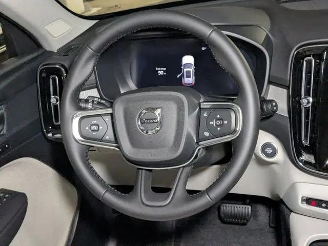 2026 Volvo XC40 Plus, B5 AWD Gas (mild hybrid), Dark
