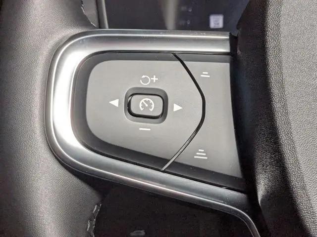 2026 Volvo XC40 Plus, B5 AWD Gas (mild hybrid), Dark