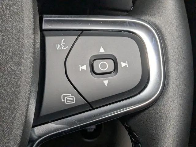 2026 Volvo XC40 Plus, B5 AWD Gas (mild hybrid), Dark