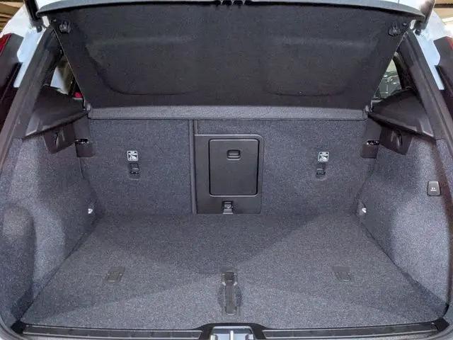 2026 Volvo XC40 Plus, B5 AWD Gas (mild hybrid), Dark