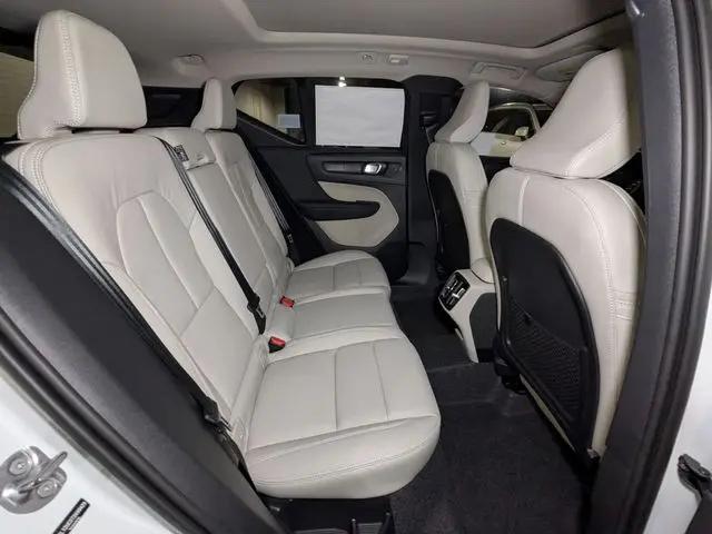 2026 Volvo XC40 Plus, B5 AWD Gas (mild hybrid), Dark