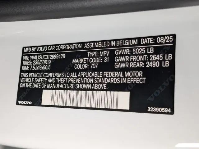 2026 Volvo XC40 Plus, B5 AWD Gas (mild hybrid), Dark