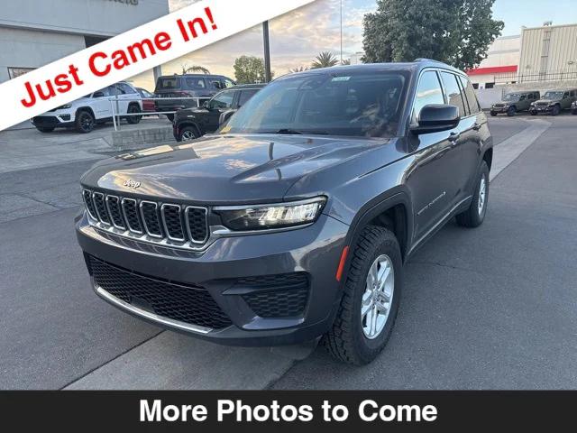 2023 Jeep Grand Cherokee Laredo 4x4