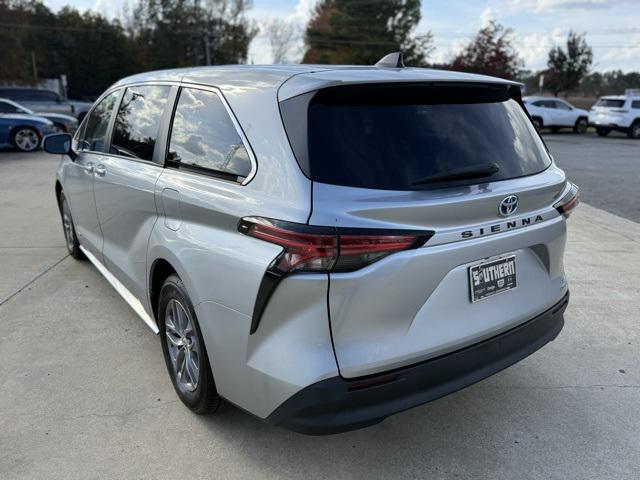 2021 Toyota Sienna LE 2021 Toyota Sienna LE