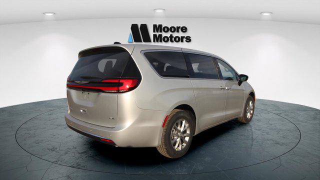 2026 Chrysler Pacifica Select AWD