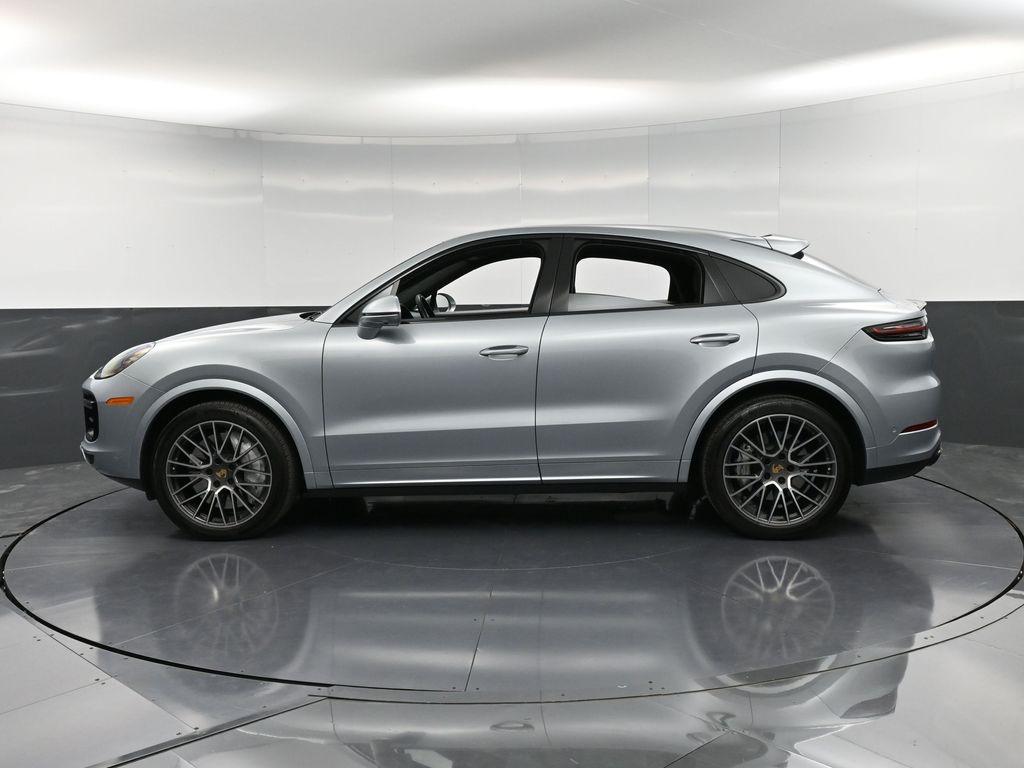 2022 Porsche Cayenne Coupe Turbo photo 3