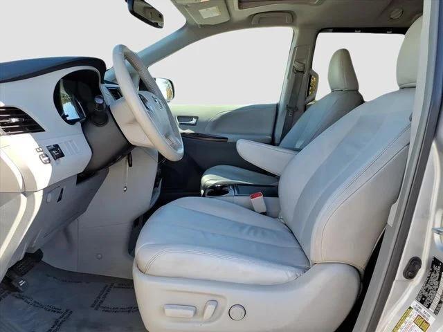 2013 Toyota Sienna XLE V6 8 Passenger 2013 Toyota Sienna XLE V6 8 Passenger