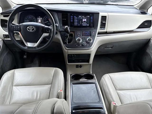 2016 Toyota Sienna XLE 8 Passenger