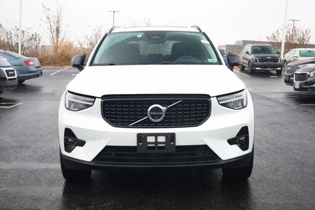 2024 Volvo XC40 B5 Plus Dark Theme 2024 Volvo XC40 B5 Plus Dark Theme