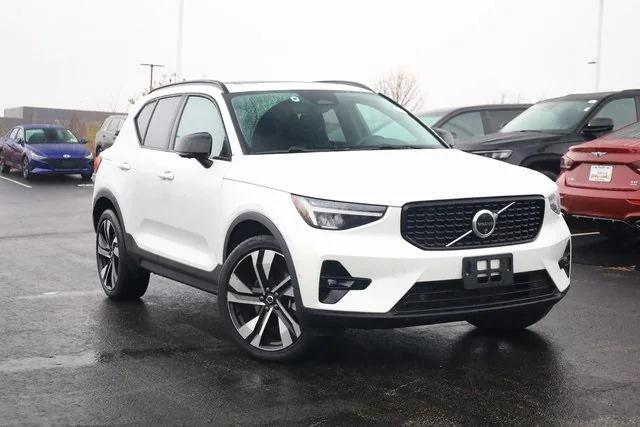 2024 Volvo XC40 B5 Plus Dark Theme 2024 Volvo XC40 B5 Plus Dark Theme
