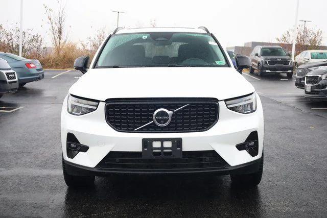 2024 Volvo XC40 B5 Plus Dark Theme