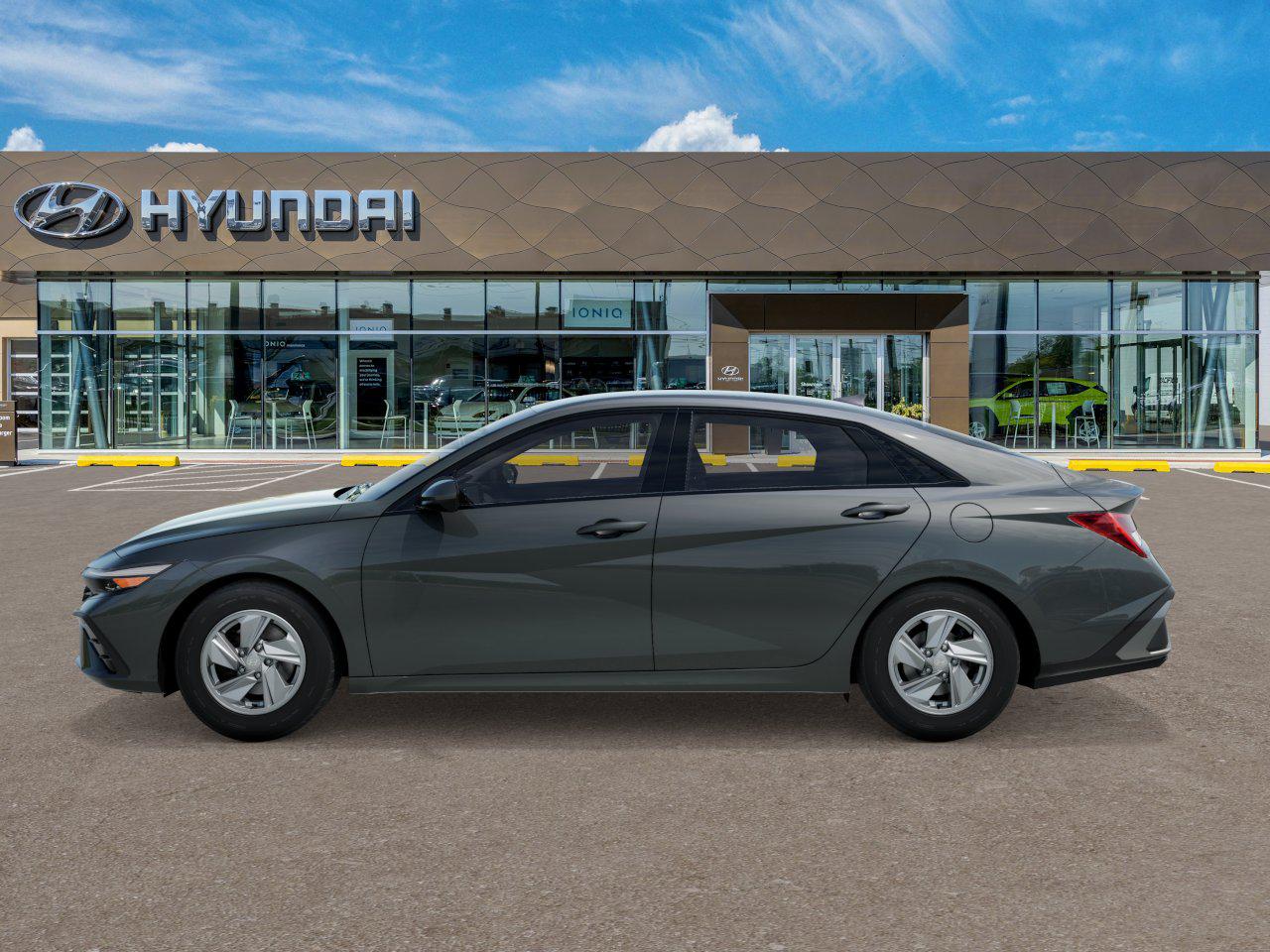 2026 Hyundai Elantra SE photo 2
