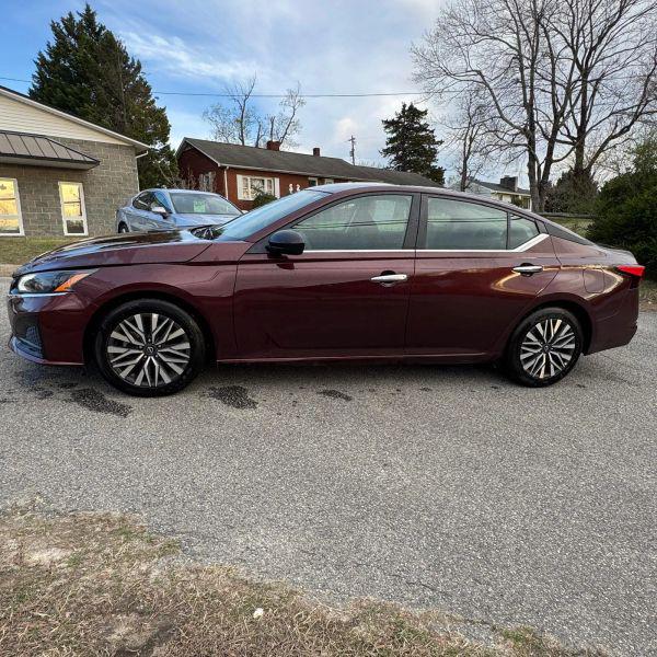 2025 Nissan Altima SV FWD
