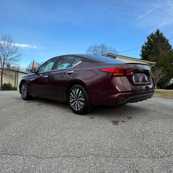 2025 Nissan Altima SV FWD