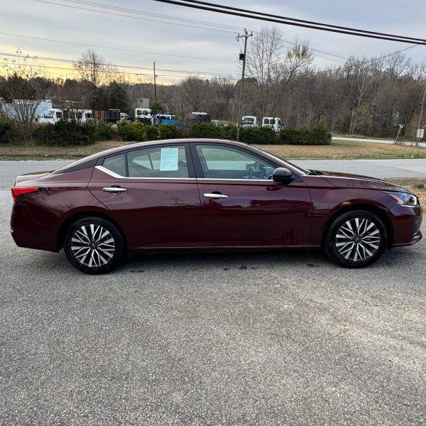 2025 Nissan Altima SV FWD