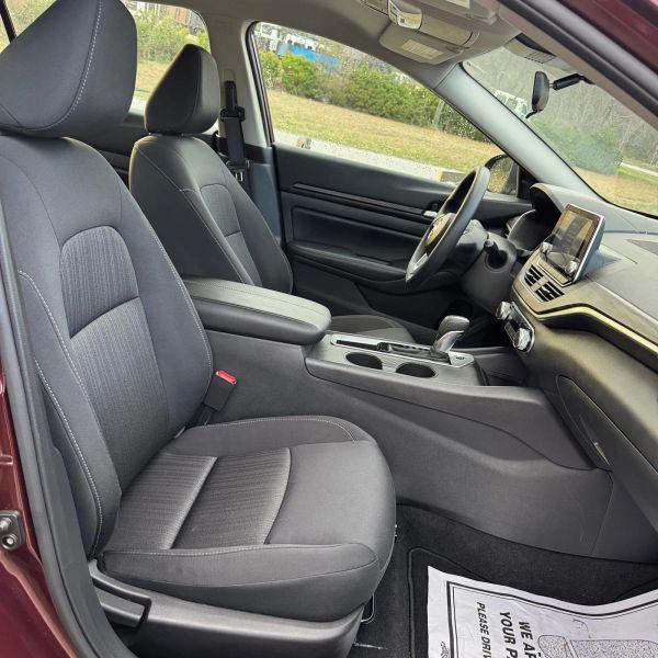 2025 Nissan Altima SV FWD