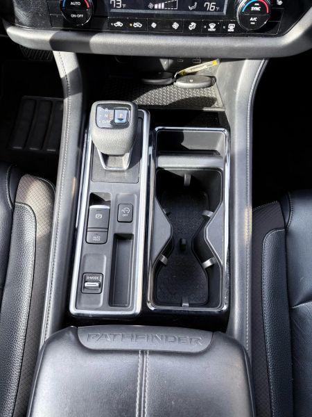 2022 Nissan Pathfinder SL 2WD