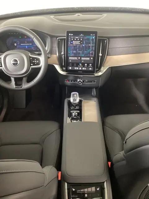 2026 Volvo XC90 Plus, B6 AWD Gas (mild hybrid), Gasoline, Bright, 7 Seats