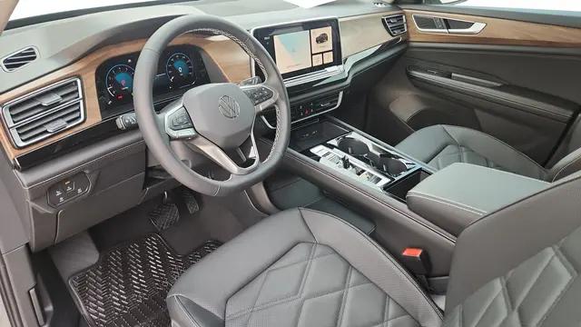 2026 Volkswagen Atlas SE with Technology