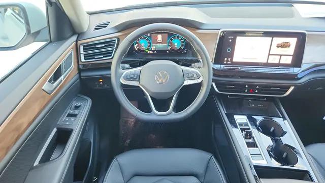 2026 Volkswagen Atlas SE with Technology