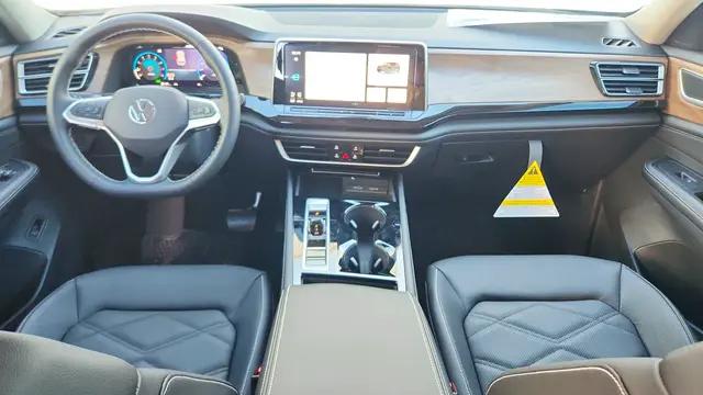 2026 Volkswagen Atlas SE with Technology