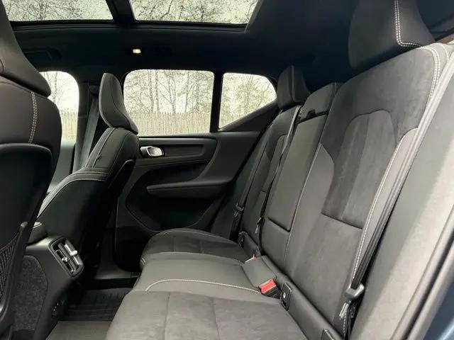 2026 Volvo XC40 Black Edition Ultra, B5 AWD Gas (mild hybrid)