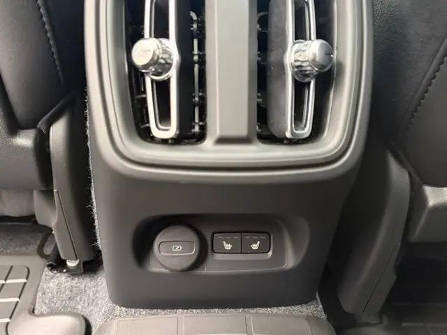 2026 Volvo XC40 Black Edition Ultra, B5 AWD Gas (mild hybrid)