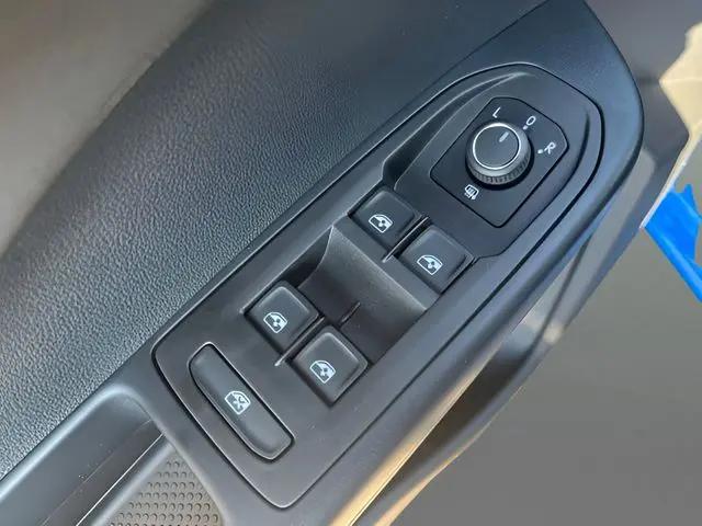2026 Volkswagen Taos SE Black