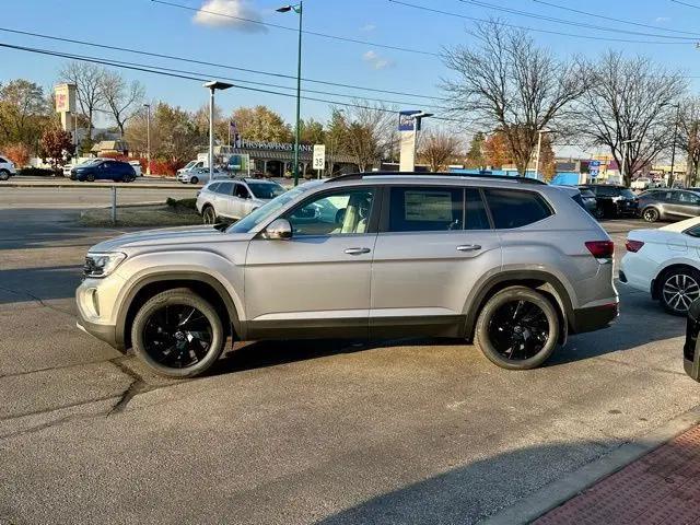 2026 Volkswagen Atlas SE with Technology